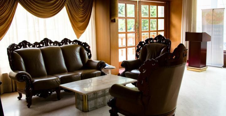 The Shelton Grand Hotel Bangalore Exterior foto