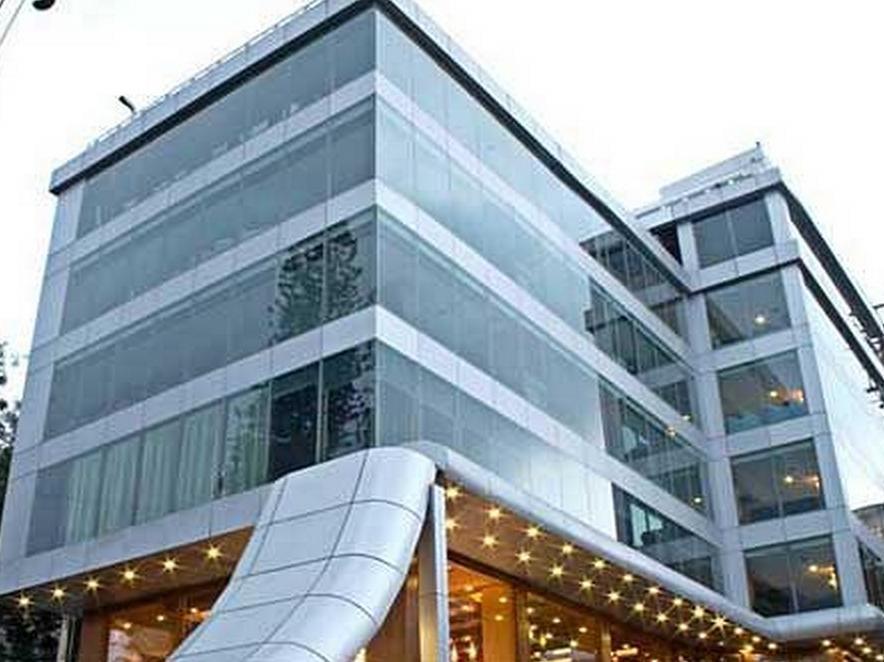 The Shelton Grand Hotel Bangalore Exterior foto