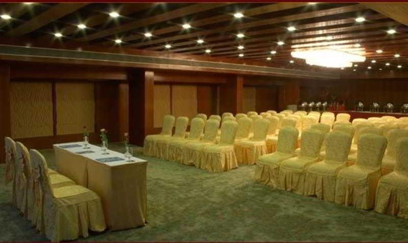 The Shelton Grand Hotel Bangalore Exterior foto